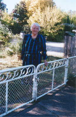 Barbara Hicks (1912-2004)