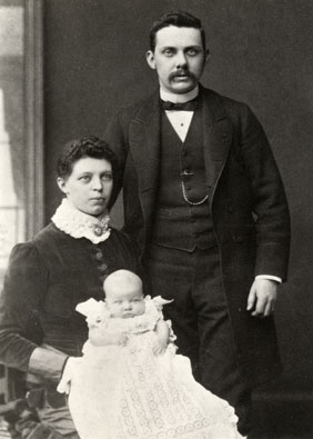 George Holton (1842-?) and Hope Mary Coumbe (1841-1924) with probably George E Holton (1868-1913)